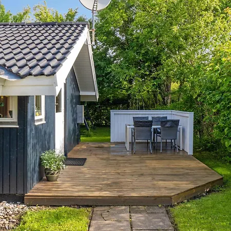 Near Center, Quiet And Secluded Lot, Holiday home