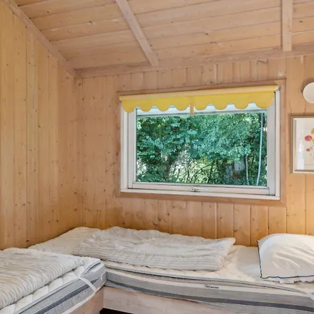 Semesterbostad Nära Strandcentrum, Lugn Och Avskild Tomt *